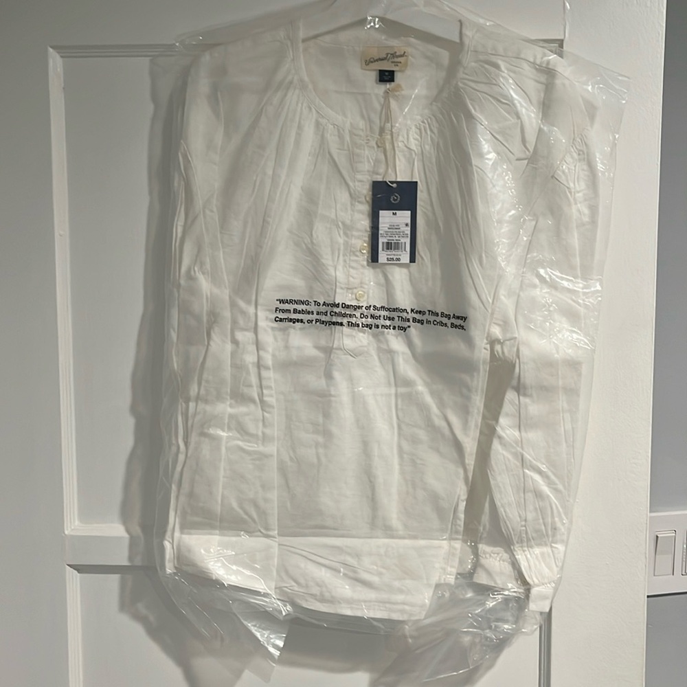 Universal Thread long sleeve blouse size medium NWT (white)